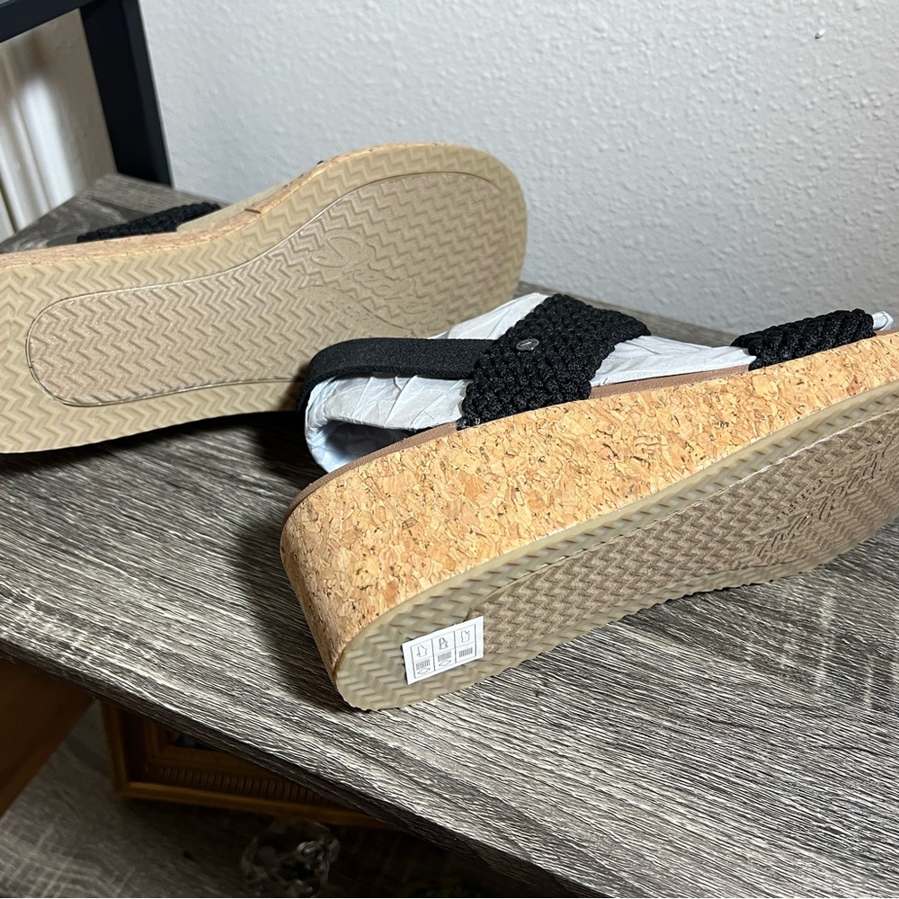 NWT Skechers Black Woven Springy Feels Strap Sandals - Picture 4 of 6